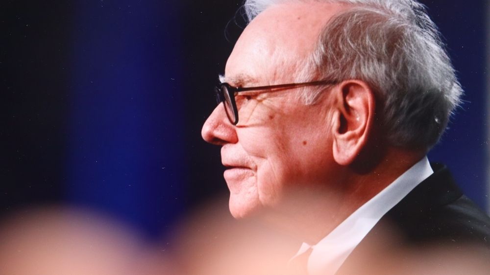Buffett už ví, co s přebytečnou hotovostí. Chce vsadit na produkty z ropy